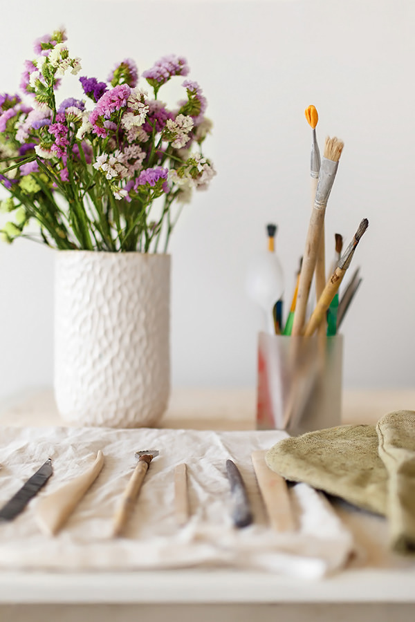 art-clay-tools-brushes-flowers-vase