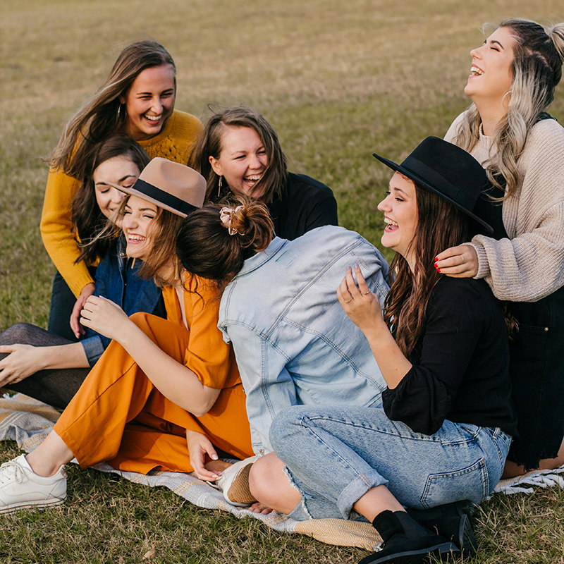 Group-young-women-launghing