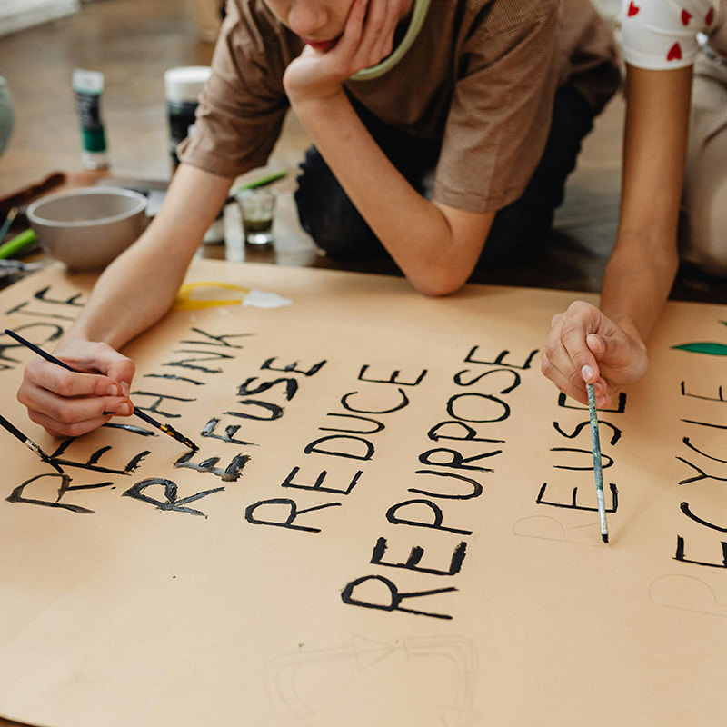 Kids-painting-recycle-sign